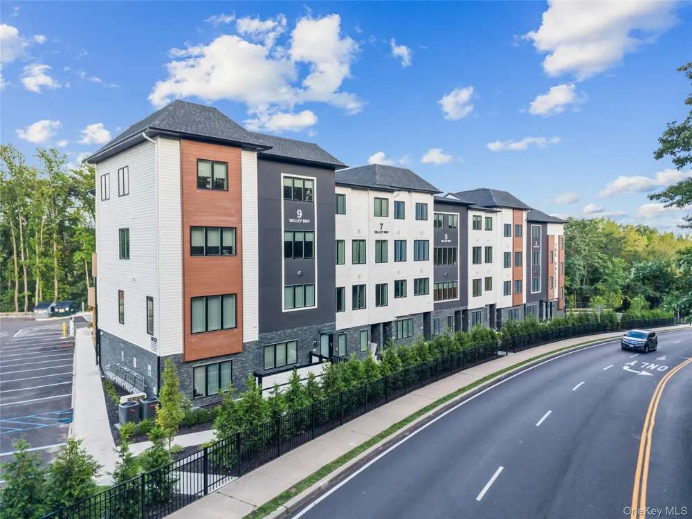 7 Valley Way #220 Spring Valley, NY 10977