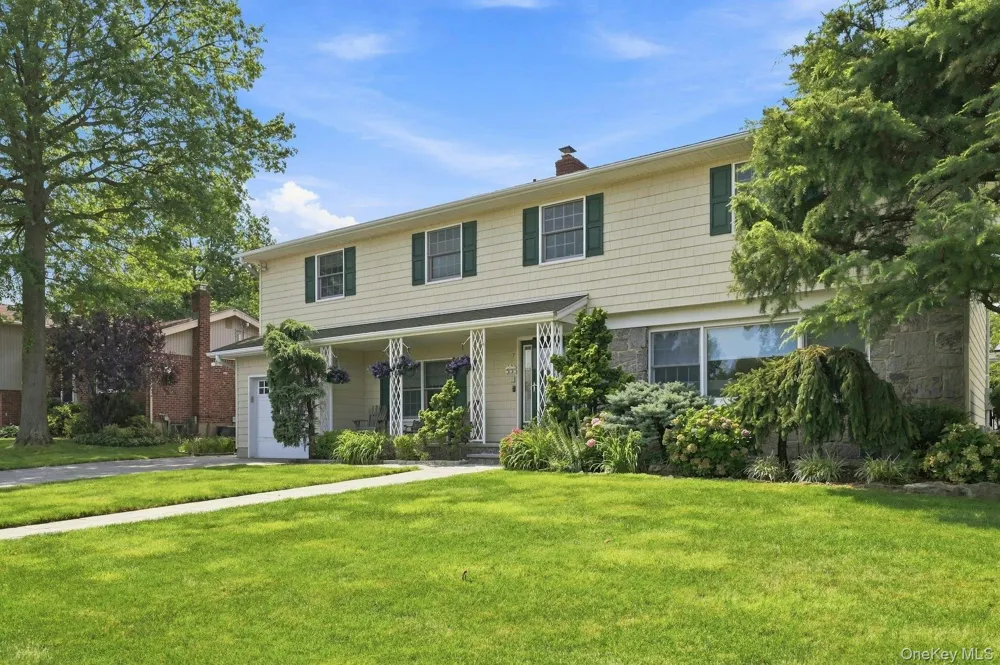 7 Herkimer Avenue Jericho, NY 11753