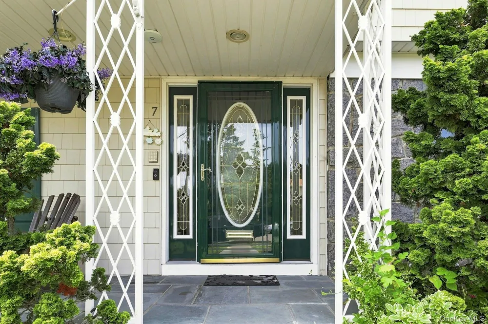 7 Herkimer Avenue Jericho, NY 11753