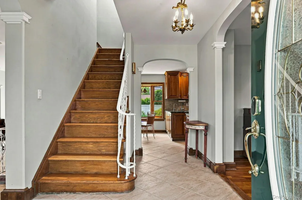 7 Herkimer Avenue Jericho, NY 11753