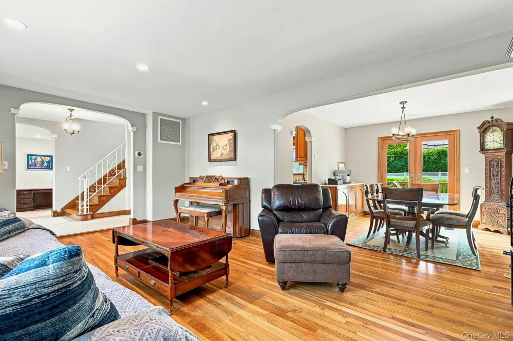 7 Herkimer Avenue Jericho, NY 11753