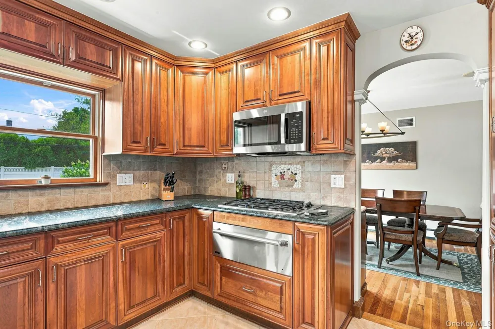 7 Herkimer Avenue Jericho, NY 11753