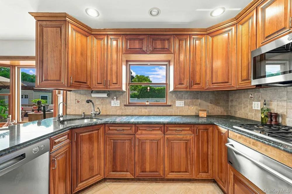 7 Herkimer Avenue Jericho, NY 11753