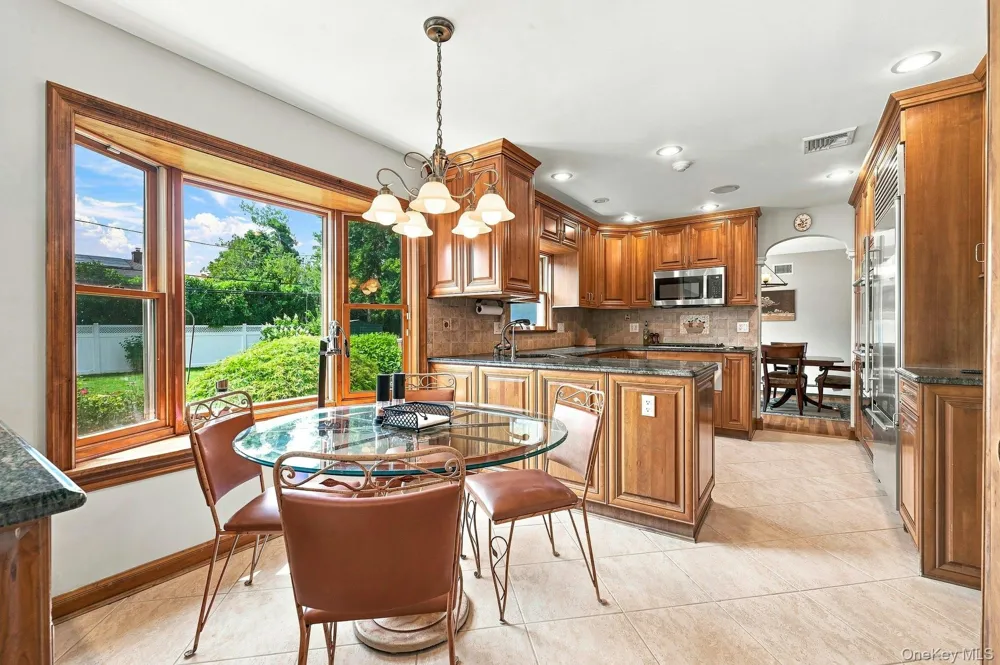 7 Herkimer Avenue Jericho, NY 11753