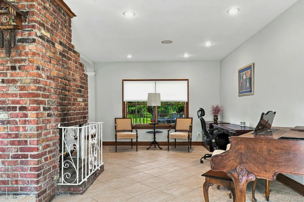 7 Herkimer Avenue Jericho, NY 11753