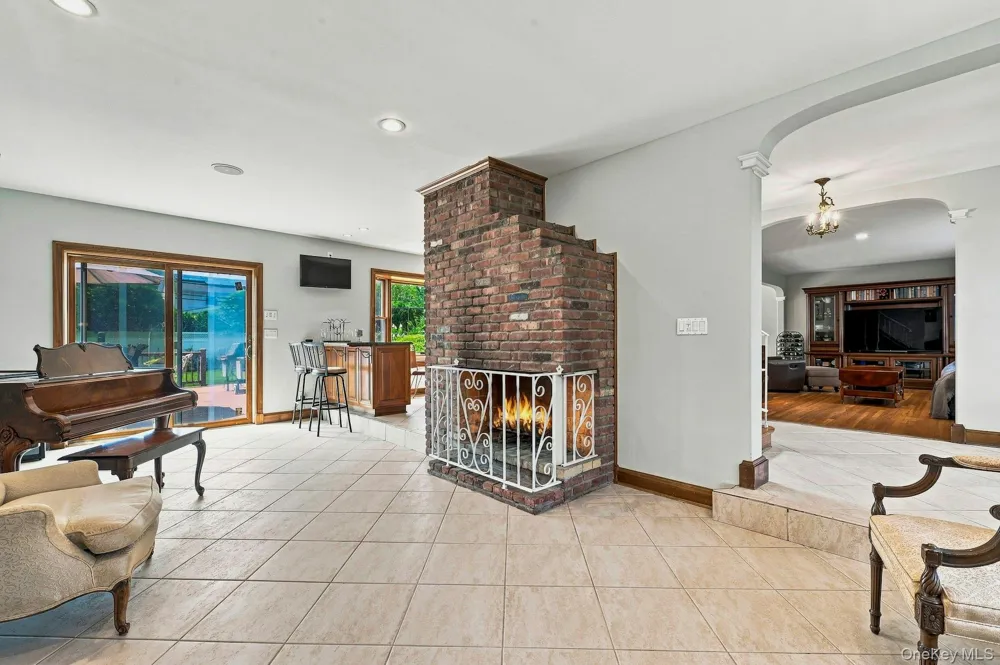 7 Herkimer Avenue Jericho, NY 11753