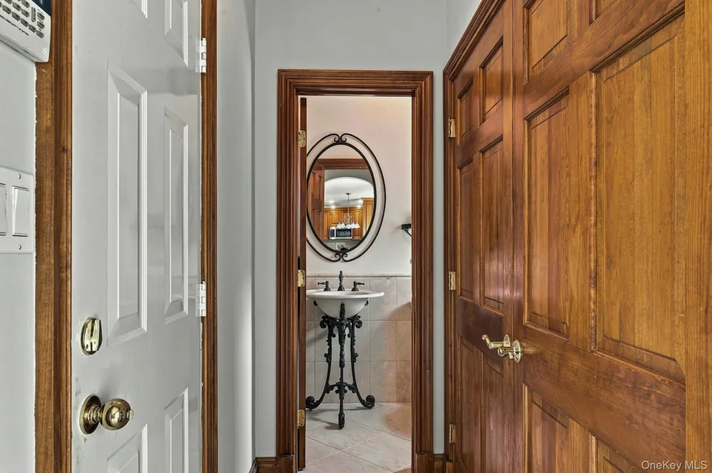 7 Herkimer Avenue Jericho, NY 11753