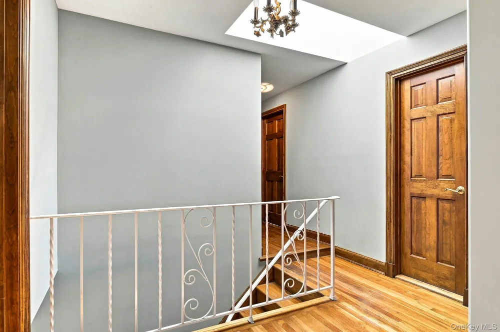 7 Herkimer Avenue Jericho, NY 11753
