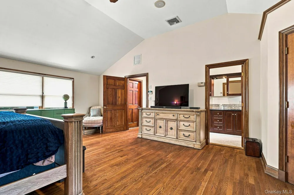 7 Herkimer Avenue Jericho, NY 11753