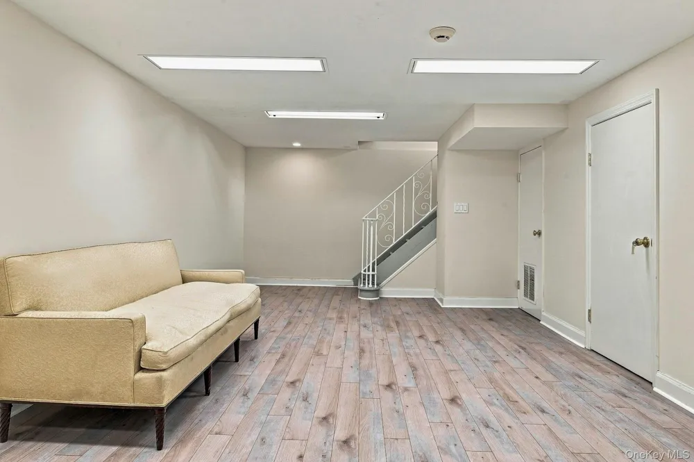 7 Herkimer Avenue Jericho, NY 11753