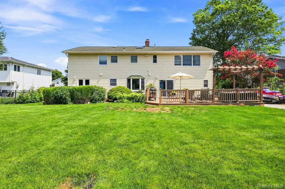 7 Herkimer Avenue Jericho, NY 11753