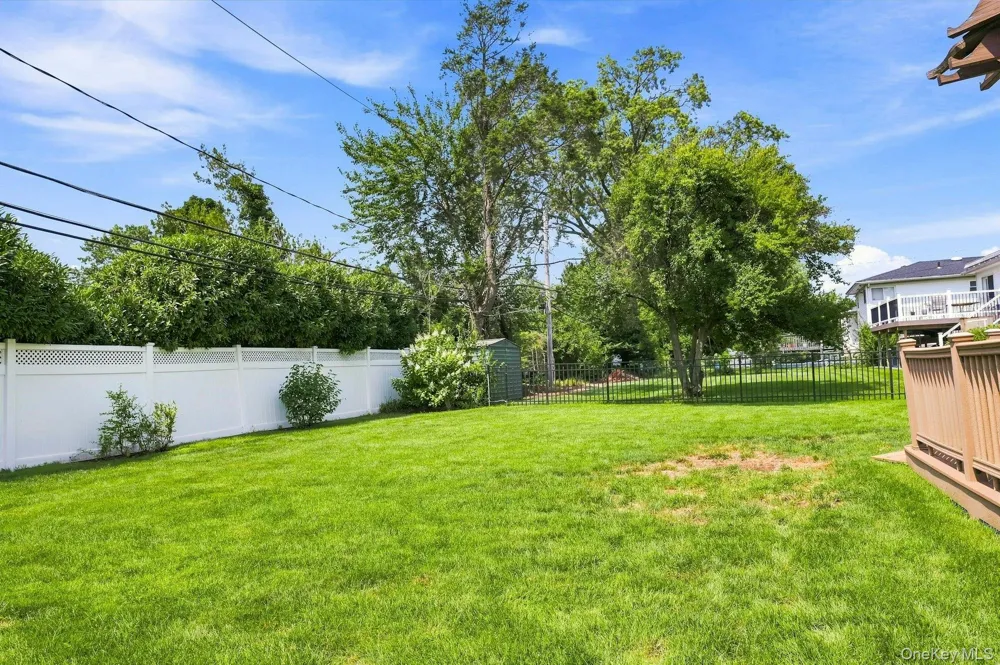 7 Herkimer Avenue Jericho, NY 11753