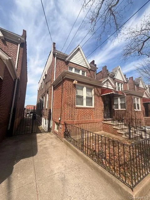 52-30 62nd Street Maspeth, NY 11378