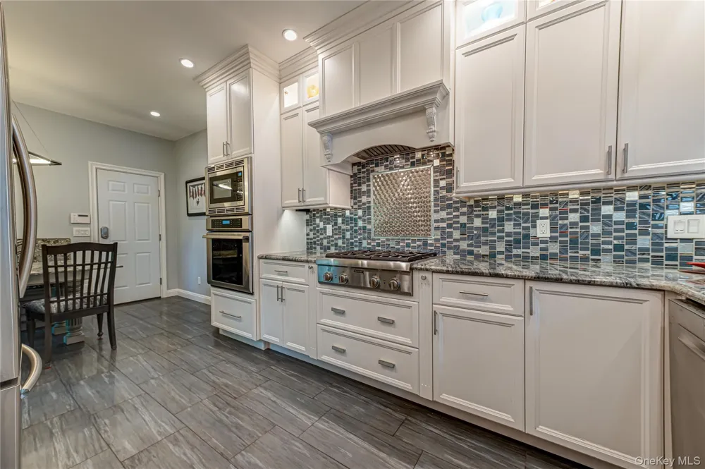 23 Willow Ridge Drive Smithtown, NY 11787
