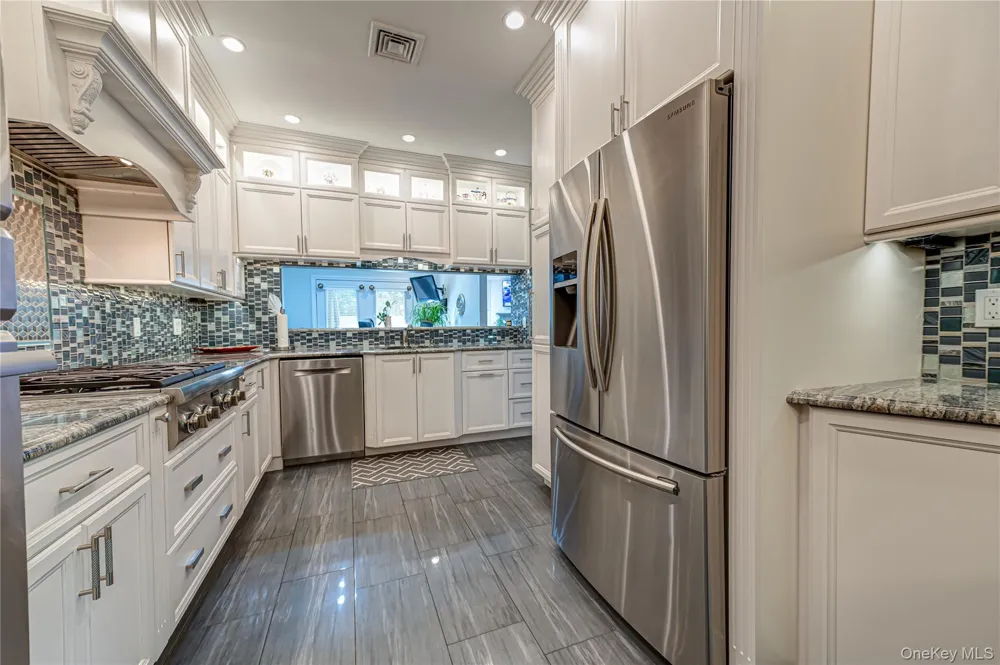 23 Willow Ridge Drive Smithtown, NY 11787