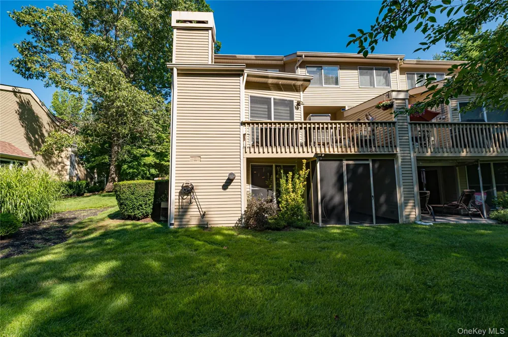 23 Willow Ridge Drive Smithtown, NY 11787