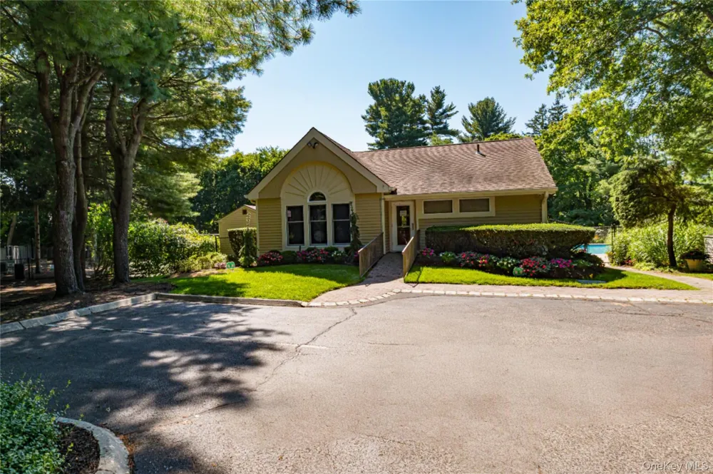 23 Willow Ridge Drive Smithtown, NY 11787
