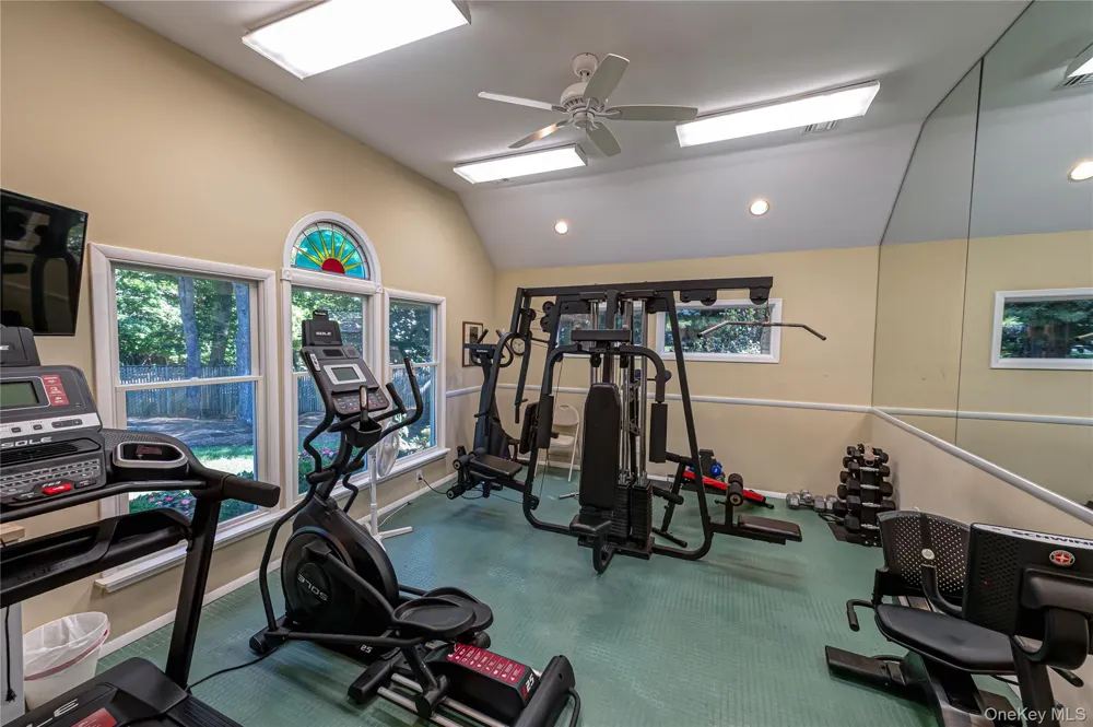 23 Willow Ridge Drive Smithtown, NY 11787