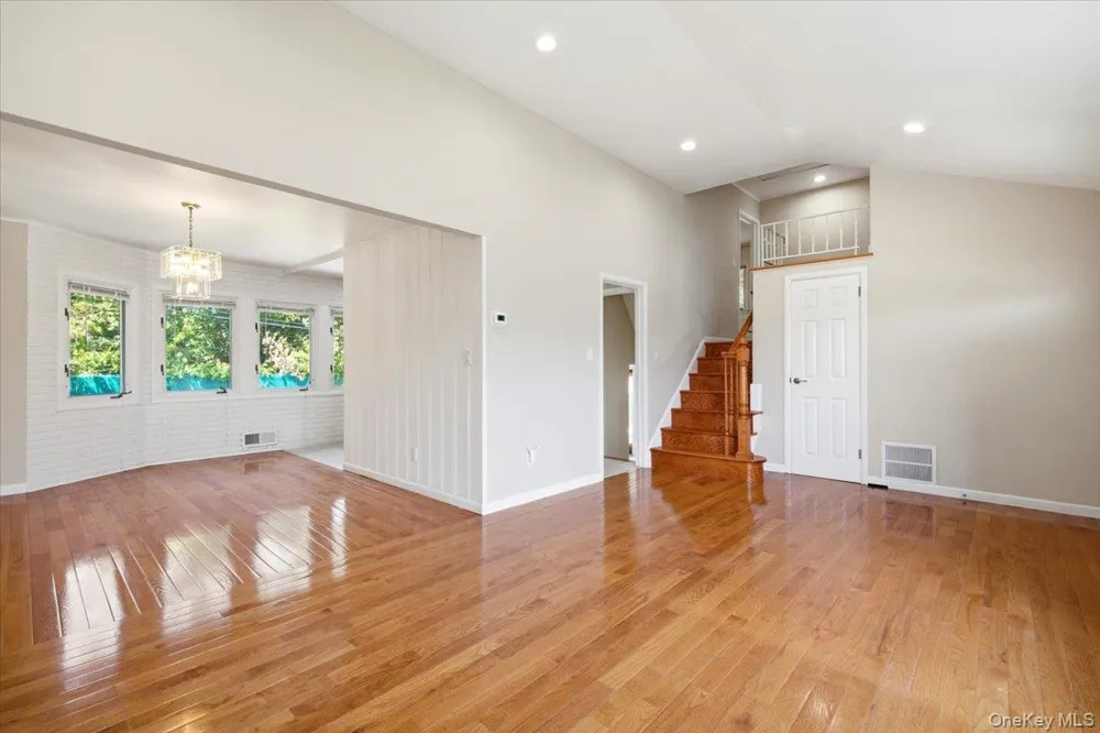 52 blanche Plainview, NY 11803