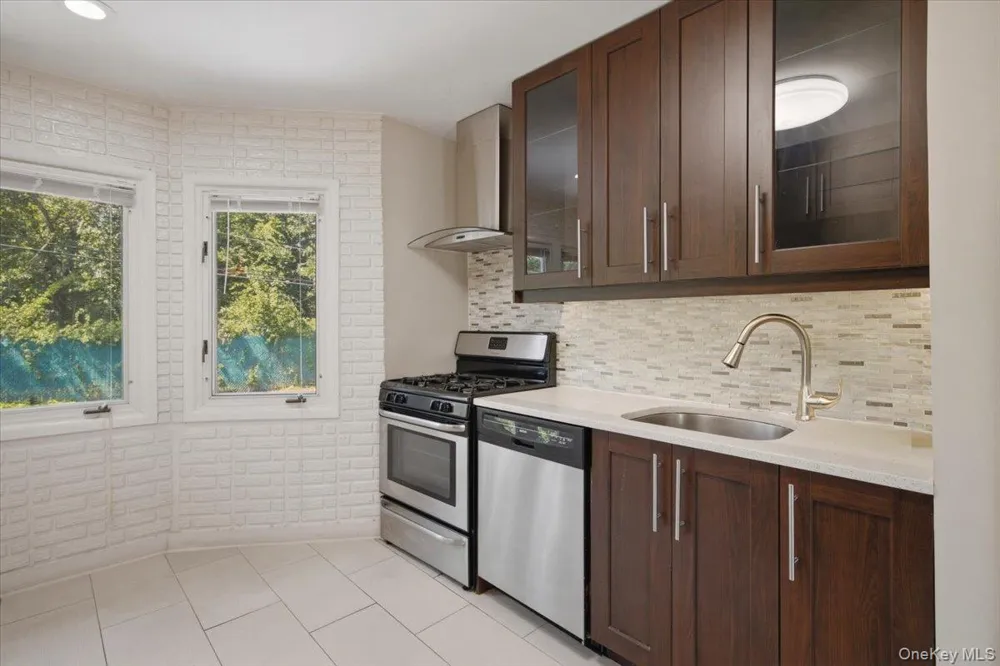 52 blanche Plainview, NY 11803