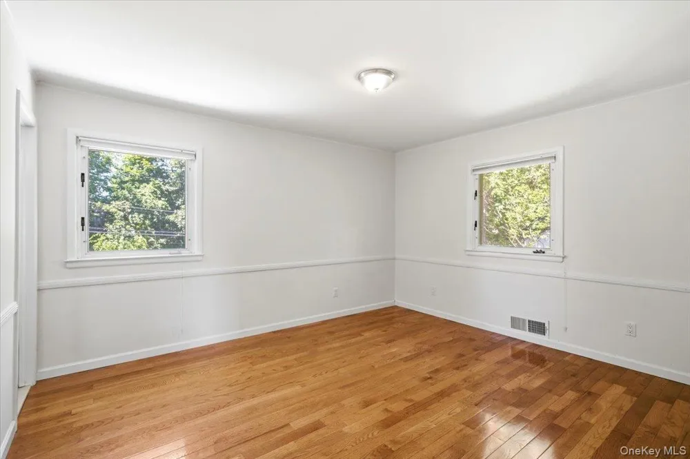 52 blanche Plainview, NY 11803