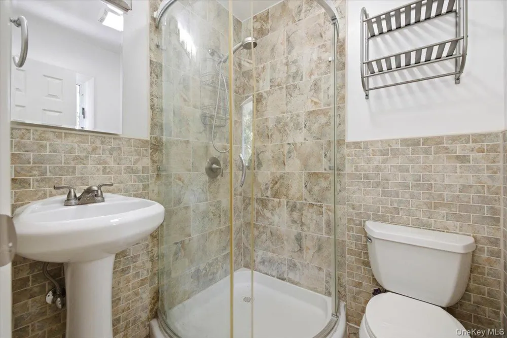 52 blanche Plainview, NY 11803