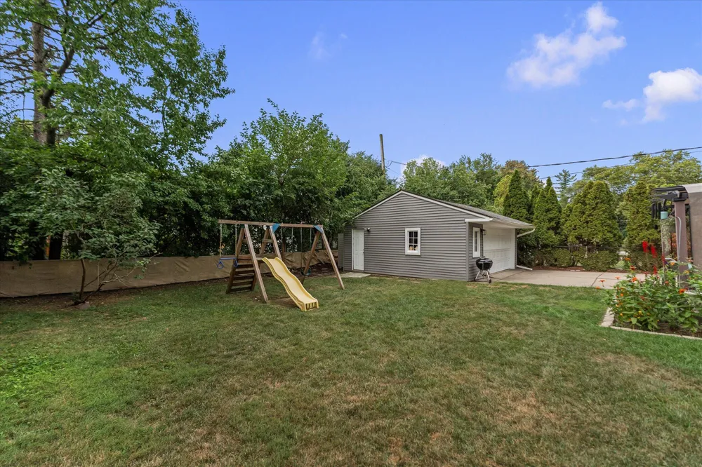 16943 Elizabeth Street Beverly Hills, MI 48025