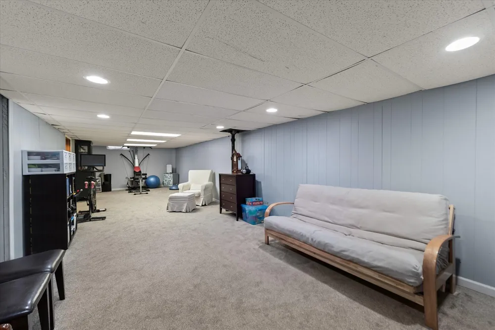 16943 Elizabeth Street Beverly Hills, MI 48025