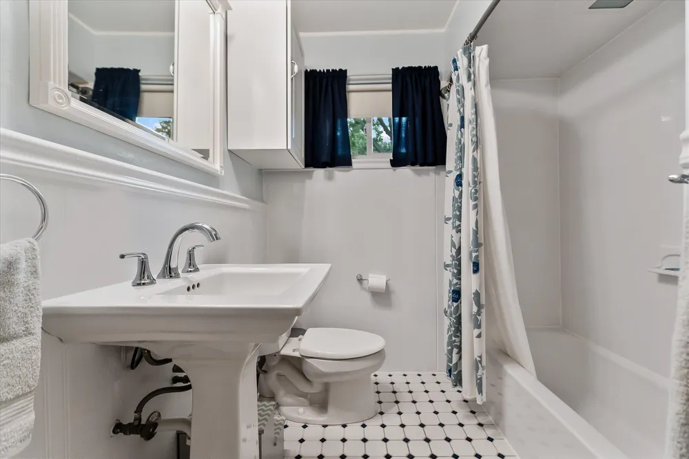 16943 Elizabeth Street Beverly Hills, MI 48025