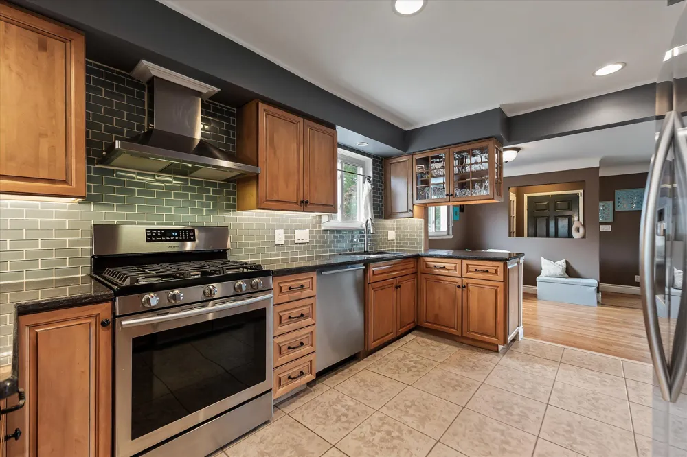 16943 Elizabeth Street Beverly Hills, MI 48025
