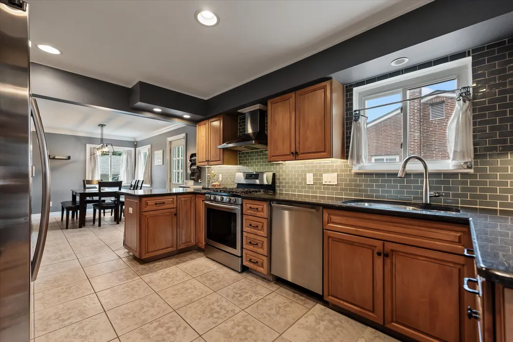 16943 Elizabeth Street Beverly Hills, MI 48025