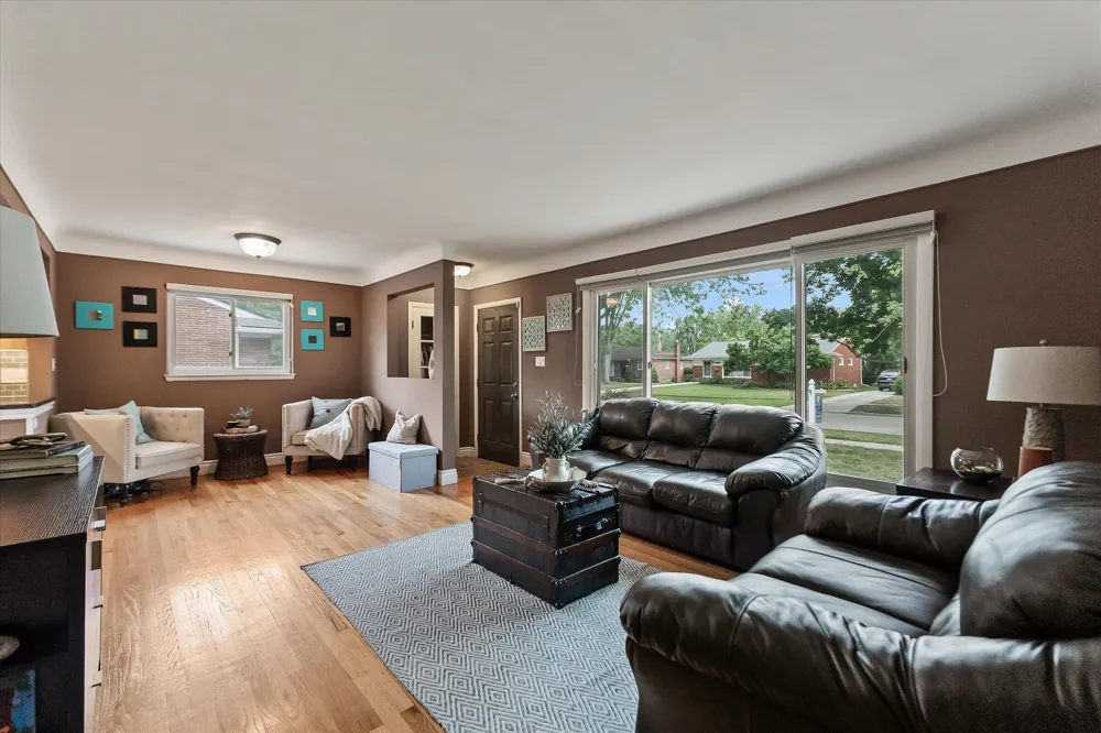 16943 Elizabeth Street Beverly Hills, MI 48025