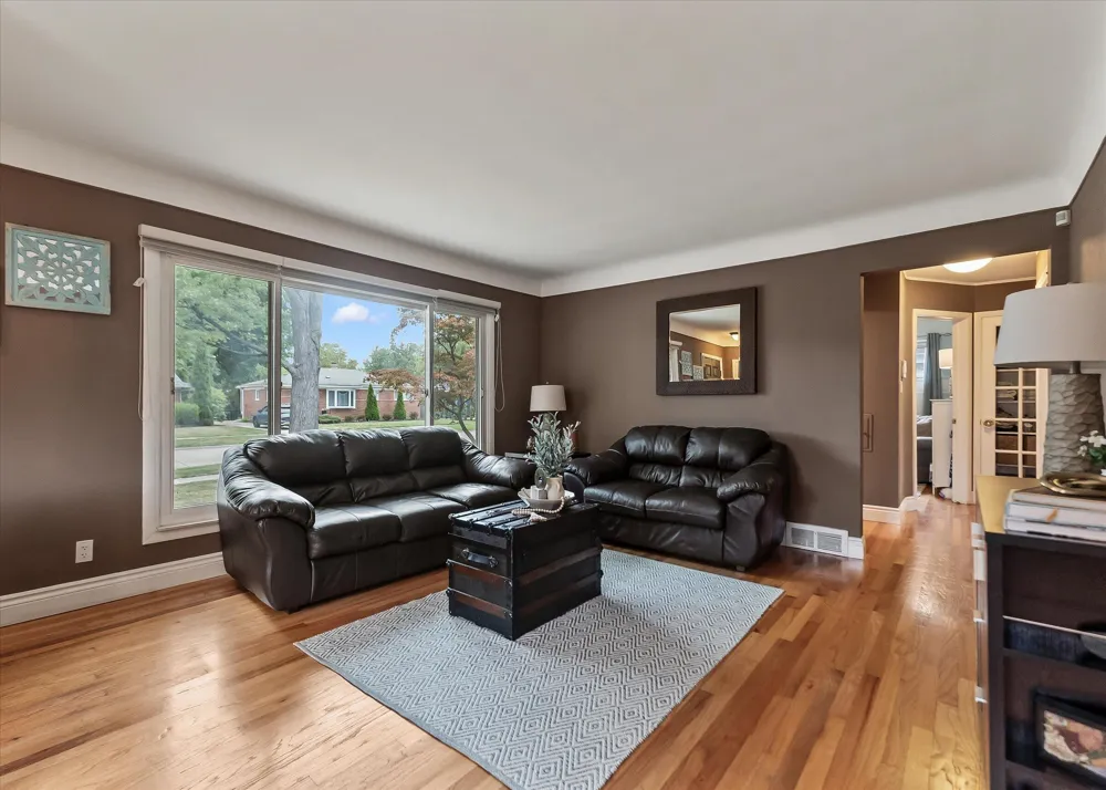 16943 Elizabeth Street Beverly Hills, MI 48025
