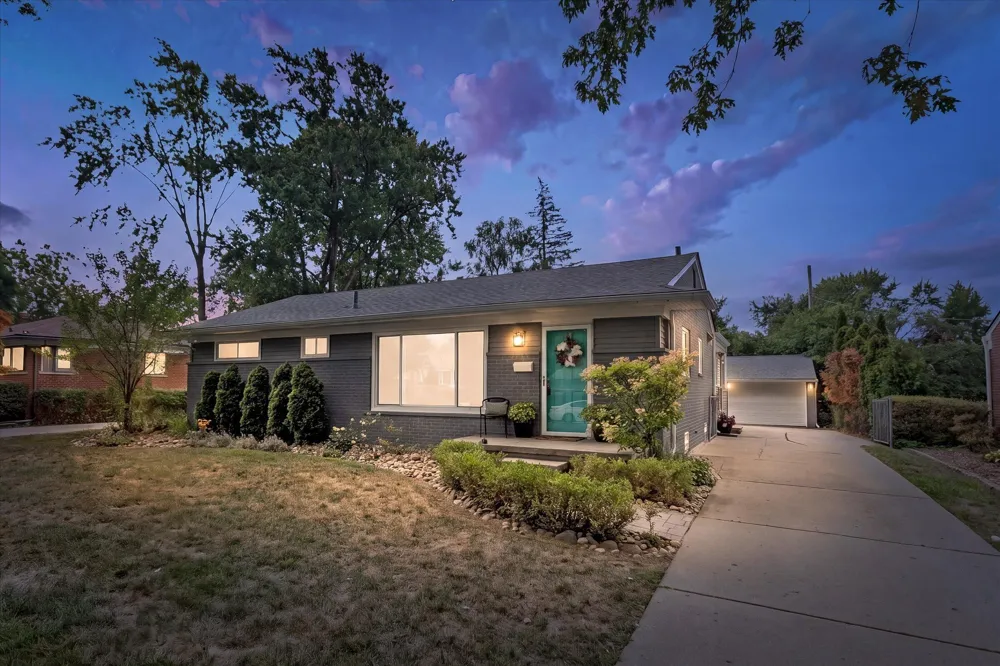 16943 Elizabeth Street Beverly Hills, MI 48025