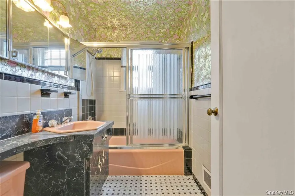 84-92A Austin Street Kew Gardens, NY 11415