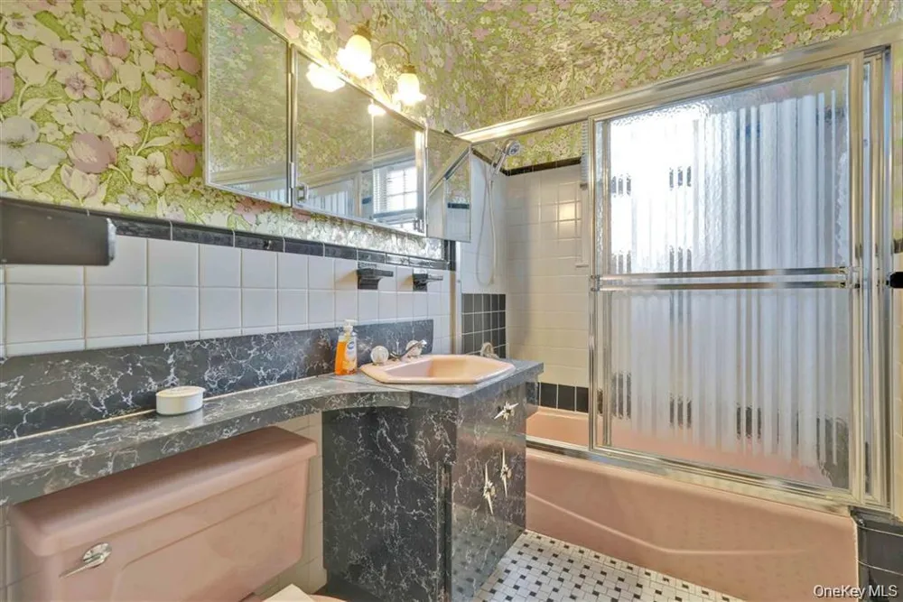 84-92A Austin Street Kew Gardens, NY 11415