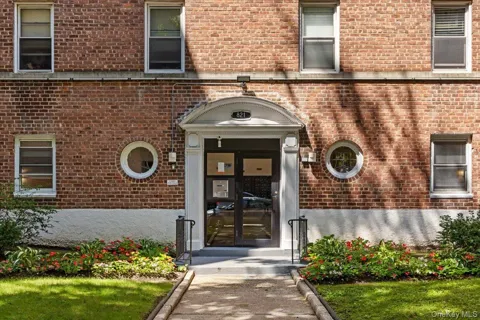 821 Bronx River Road #4D