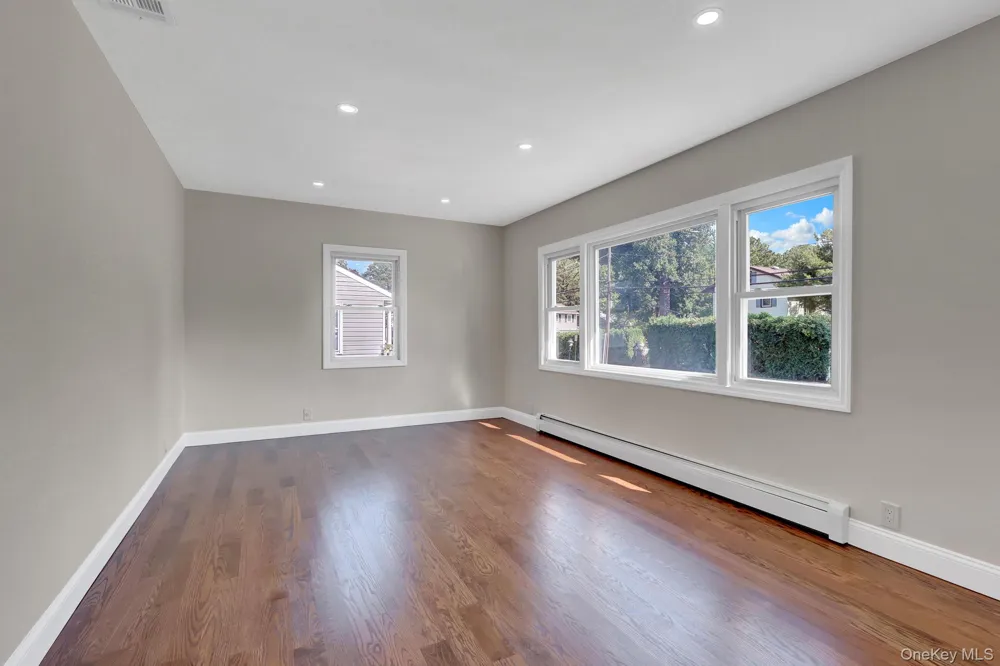 71 Valentine Avenue Glen Cove, NY 11542