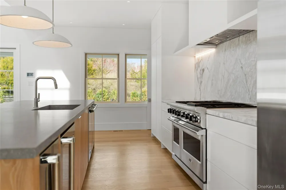 275 Narrow Lane Bridgehampton, NY 11932
