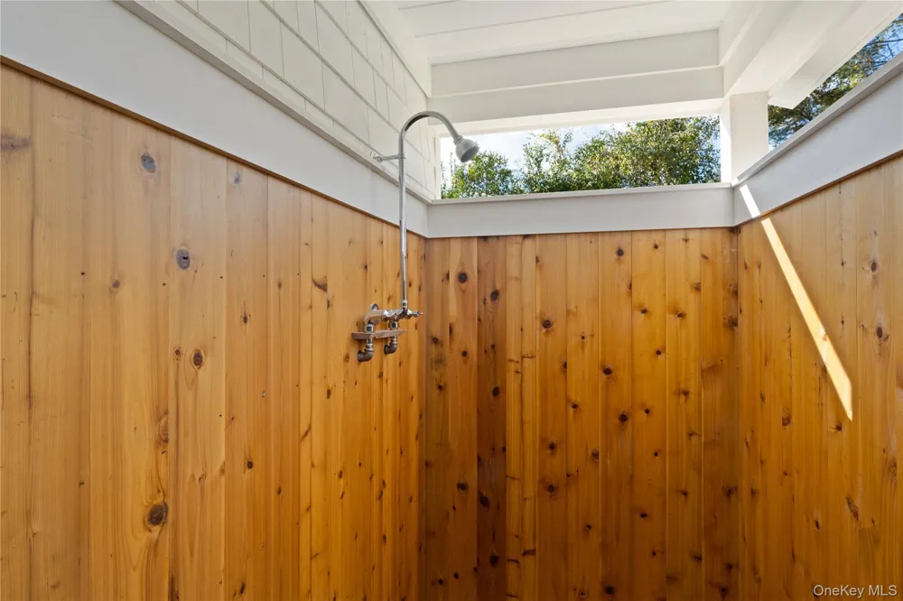 275 Narrow Lane Bridgehampton, NY 11932