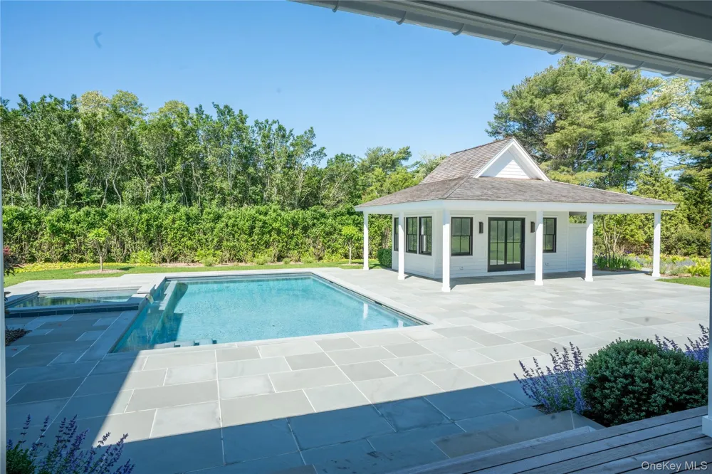 275 Narrow Lane Bridgehampton, NY 11932