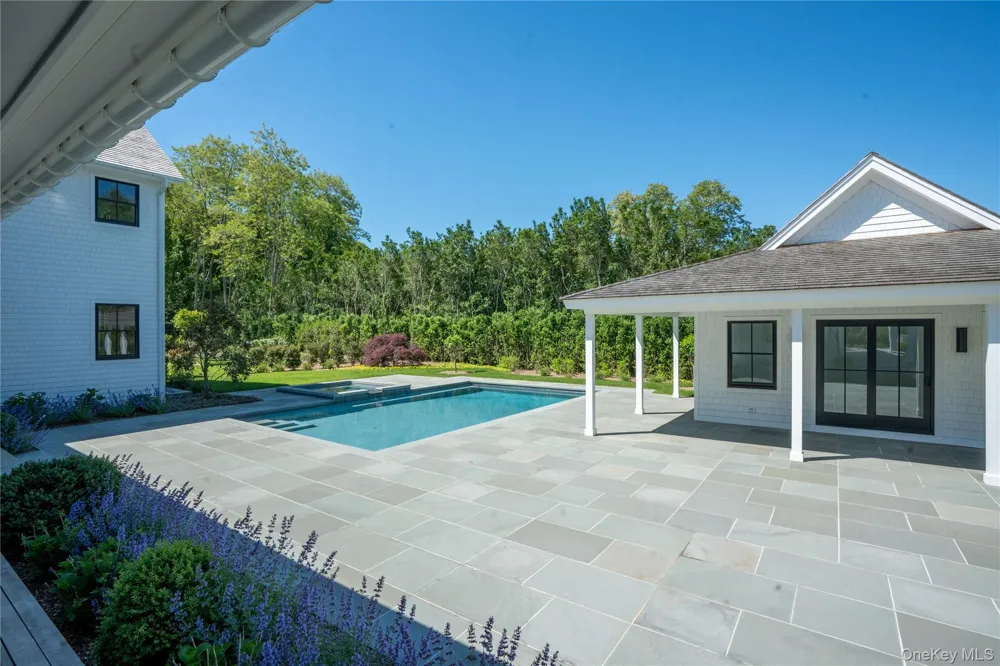 275 Narrow Lane Bridgehampton, NY 11932