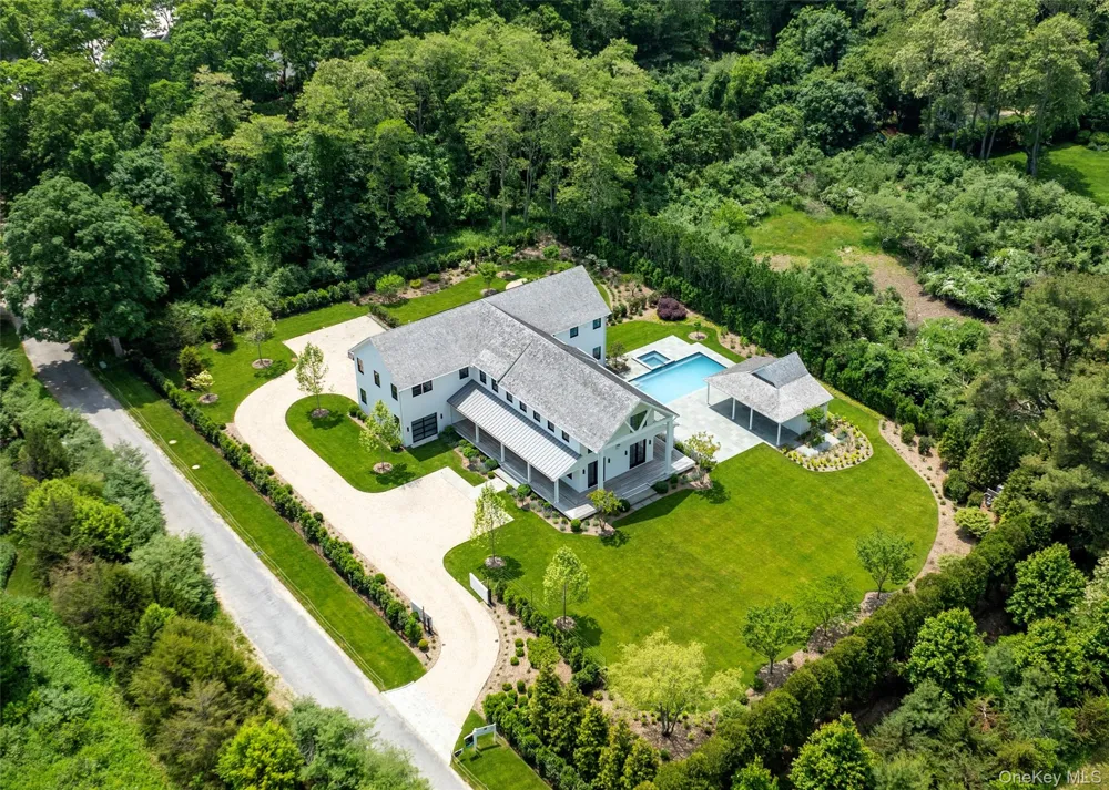 275 Narrow Lane Bridgehampton, NY 11932
