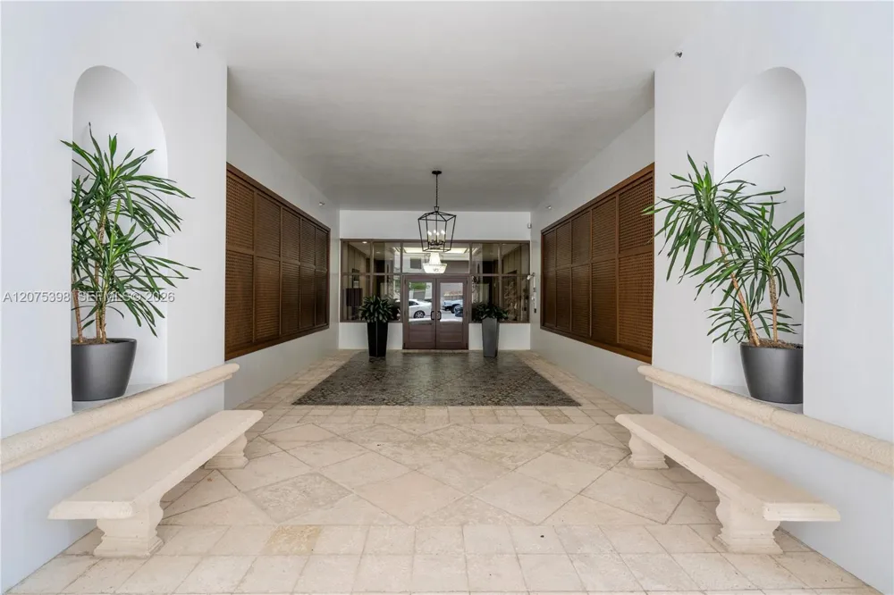 357 Almeria Ave #1105 Coral Gables, FL 33134