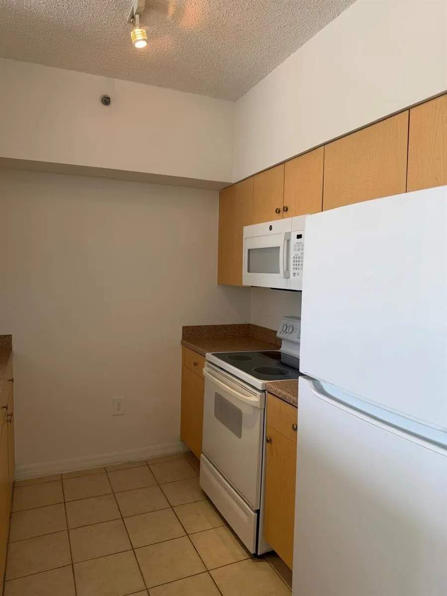 616 CLEARWATER PARK ROAD #407 West Palm Beach, FL 33401