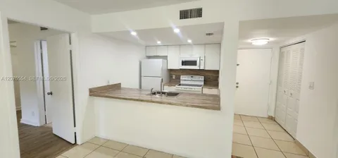 8160 Geneva Ct #104
