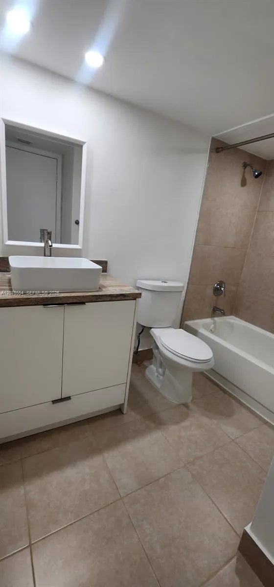 8160 Geneva Ct #104 Doral, FL 33166