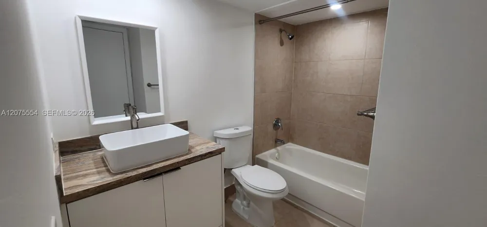 8160 Geneva Ct #104 Doral, FL 33166
