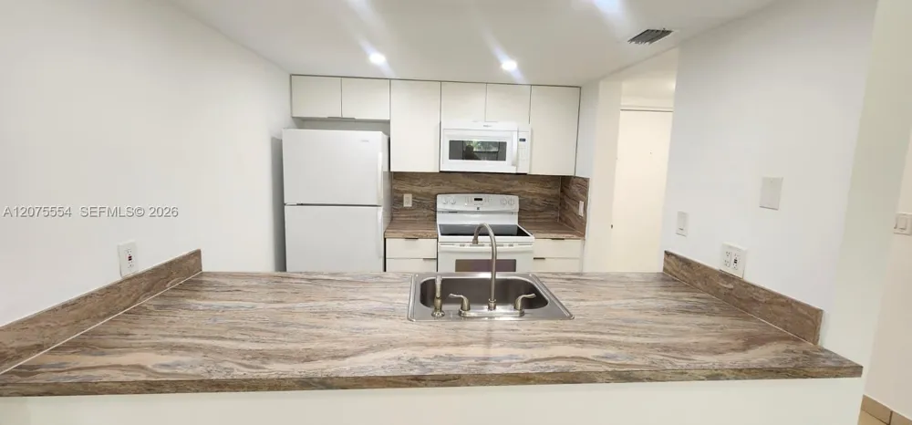 8160 Geneva Ct #104 Doral, FL 33166