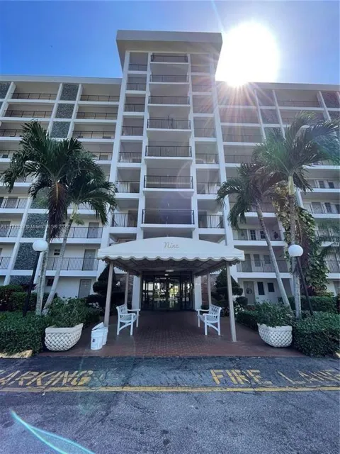 3100 PALM AIRE DRIVE #204